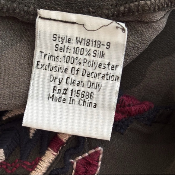 Johnny Was Workshop Camo Embroidered Silk Blouse Small - Picture 8 of 8